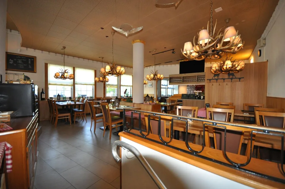 Fino al 30.09.2027: Ristorante pronto all'uso con inventario in posizione di vertice