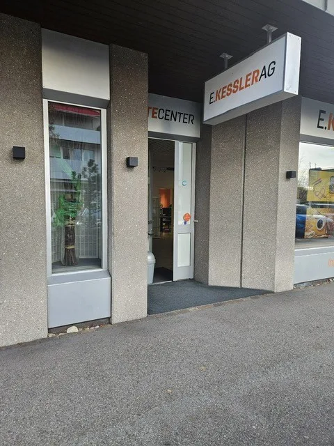 ✨Spazio commerciale rappresentativo con sale polivalenti – a soli 1 minuto dalla stazione🚉