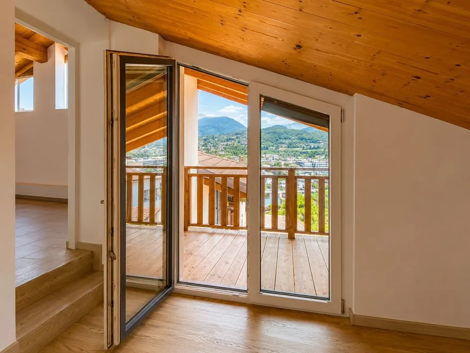 Elegantes Dachgeschoss-Attico mit 2.5 Zimmern, komplett renoviert – Foto 6 von 12