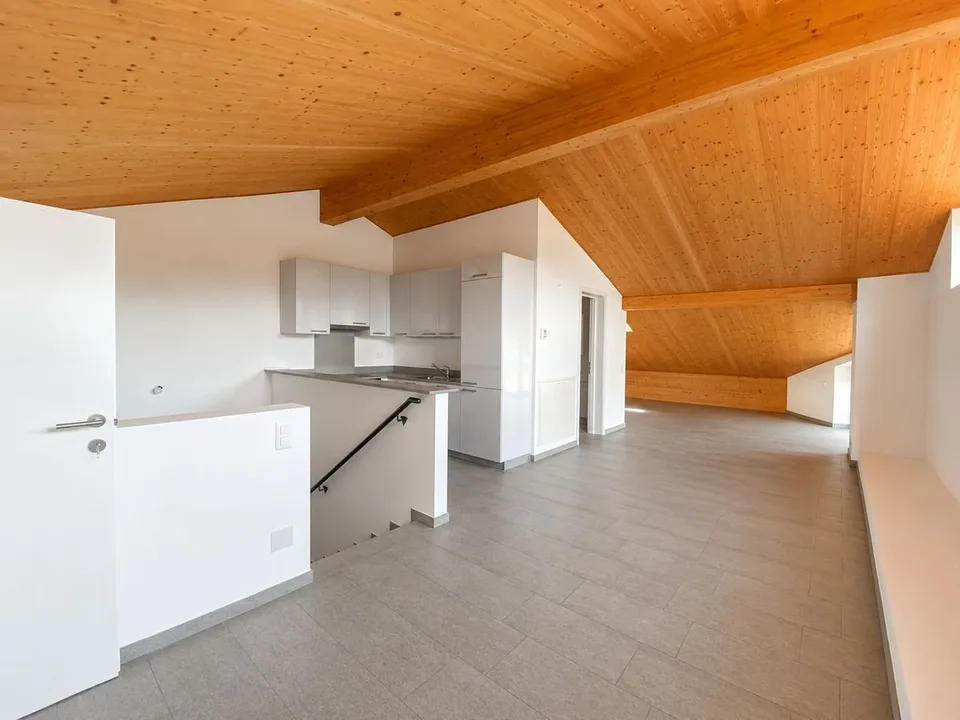 Elegantes Dachgeschoss-Attico mit 2.5 Zimmern, komplett renoviert – Foto 9 von 12