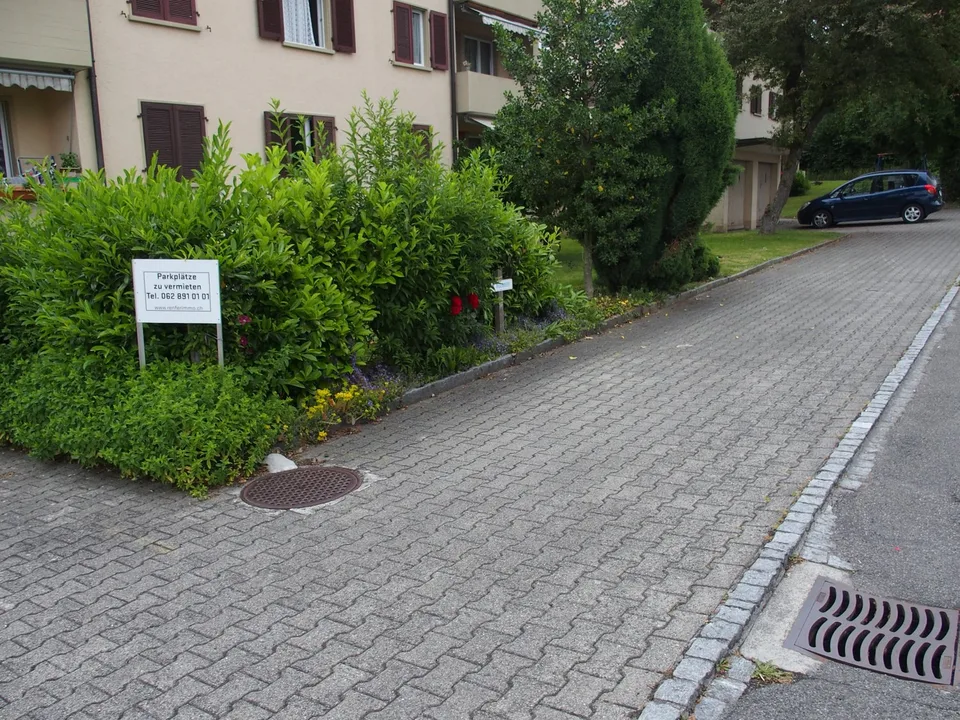 Nach Vereinbarung: Aussenparkplätze mieten