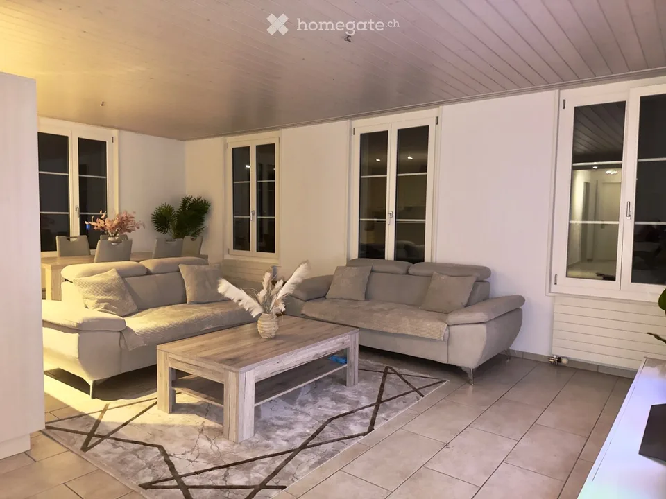 Appartement 5.5 pièces avec balcon, belle vue et parking