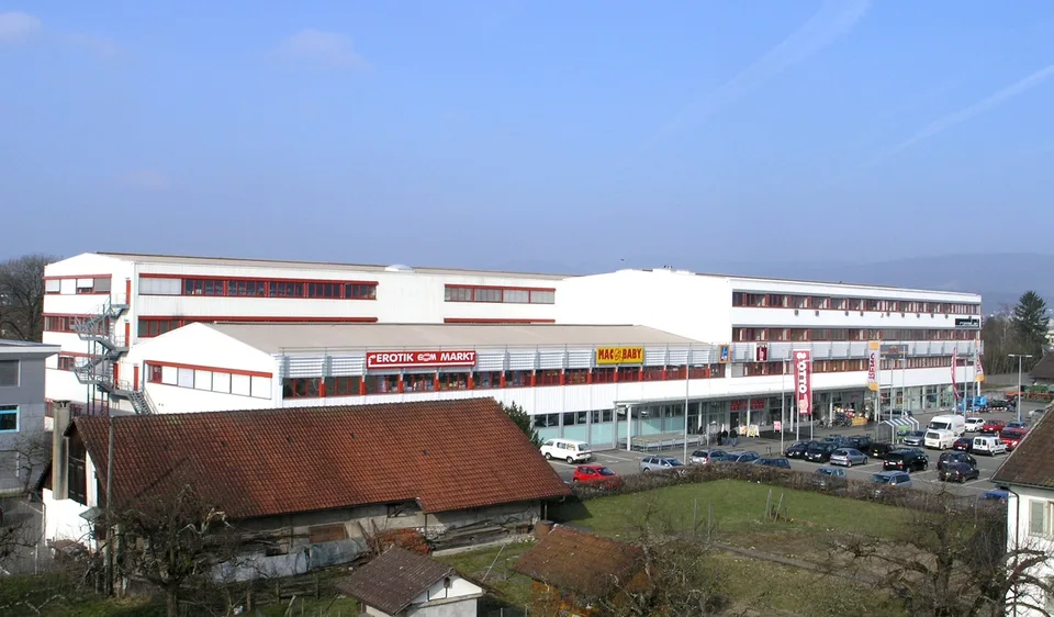 Spazio commerciale/vendita attraente in affitto