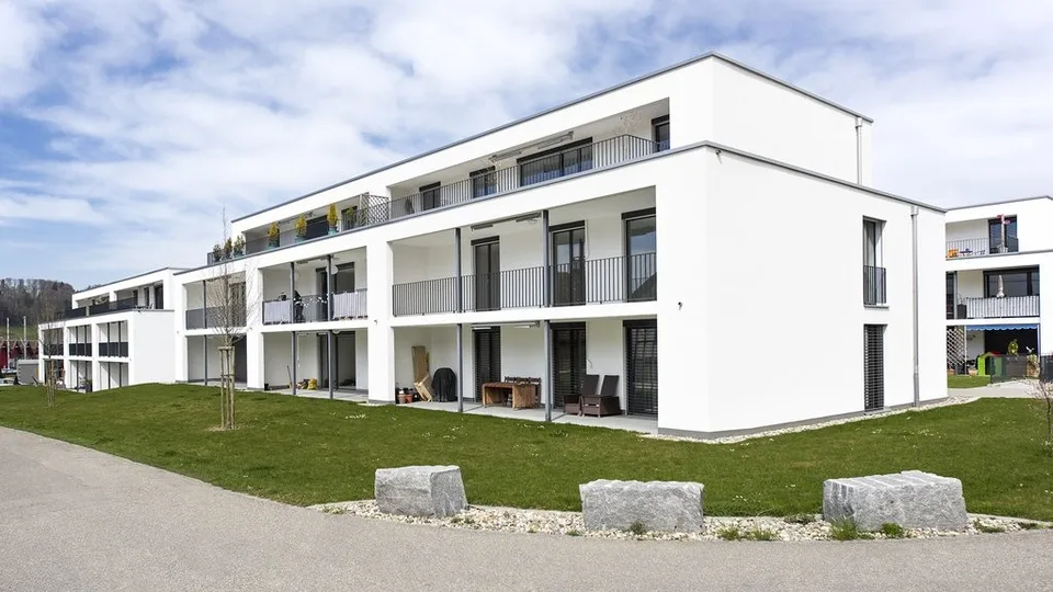 GROSSZÜGIGE ERDGESCHOSS - WOHNUNG