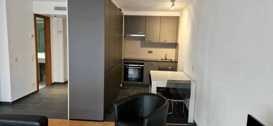 Studio möbliert mit Service