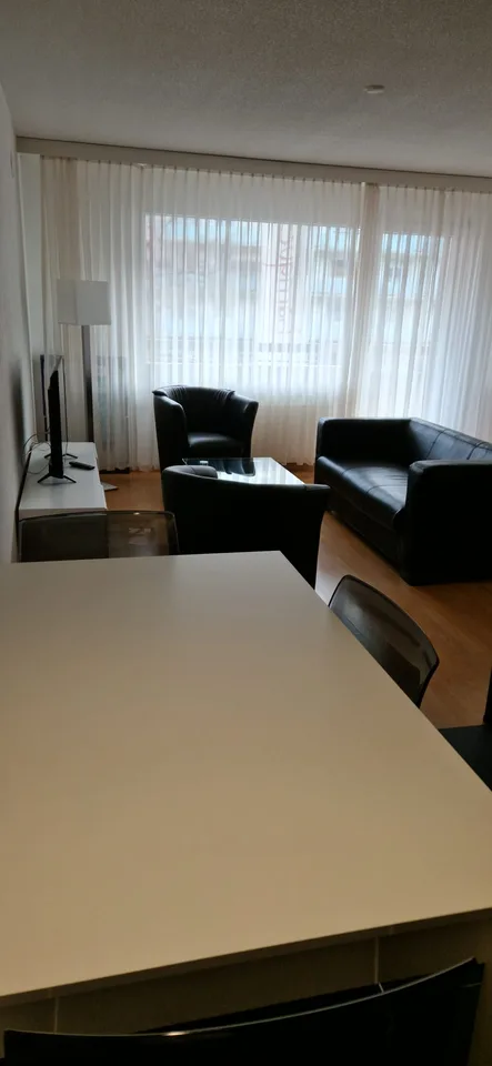 Studio möbliert mit Service