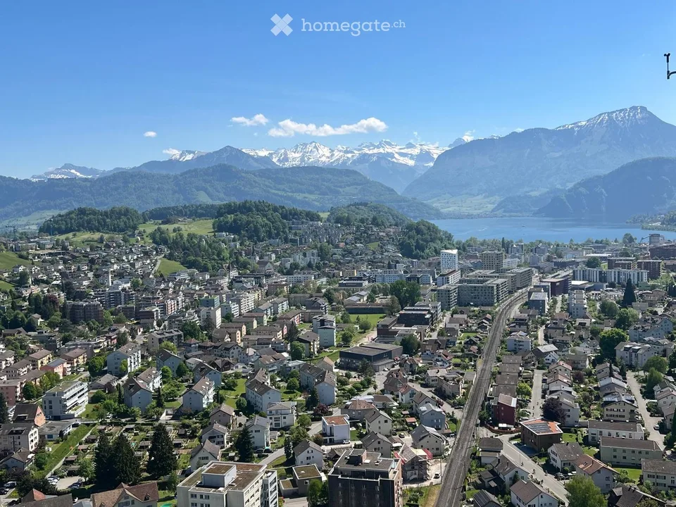 Appartement neuf de 3,5 pièces exclusif au 35e étage avec vue panoramique