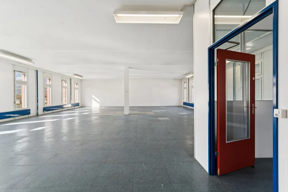 Viel Raum für Ihre Ideen  200 m² helle Gewerbefläche an bester Lage