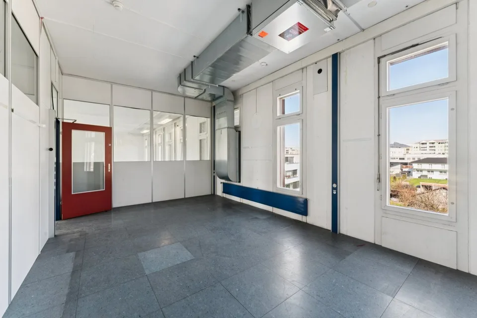 Viel Raum für Ihre Ideen  200 m² helle Gewerbefläche an bester Lage