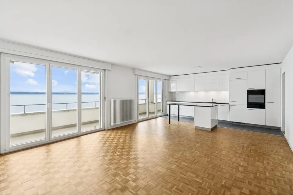 Geräumige 4-Zimmer-Wohnung mit außergewöhnlichem Blick auf den See