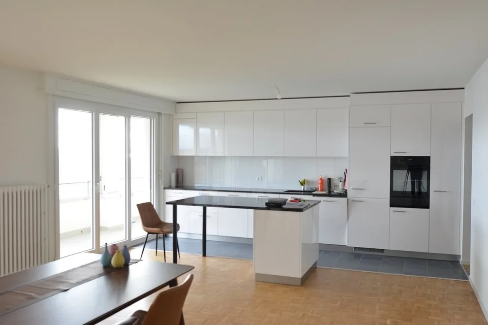 Geräumige 4-Zimmer-Wohnung mit außergewöhnlichem Blick auf den See