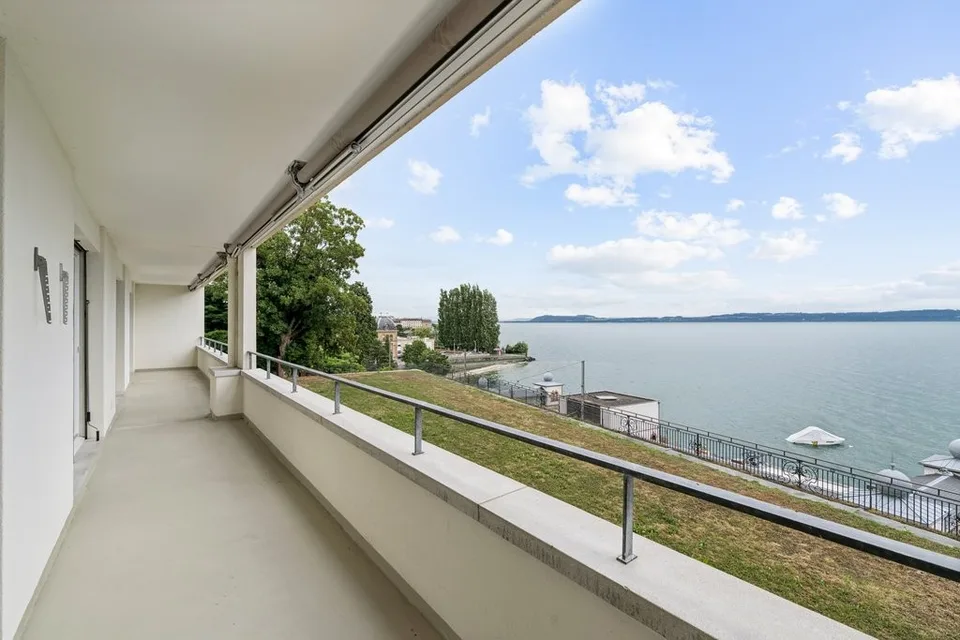 Geräumige 4-Zimmer-Wohnung mit außergewöhnlichem Blick auf den See