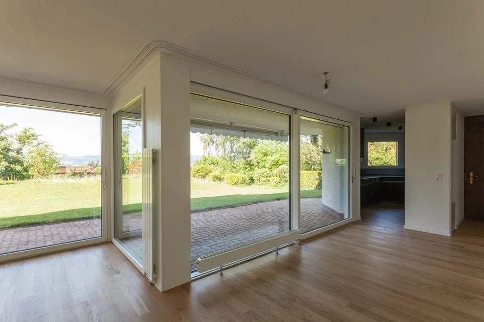 Large 3.5-room garden apartment with seating area