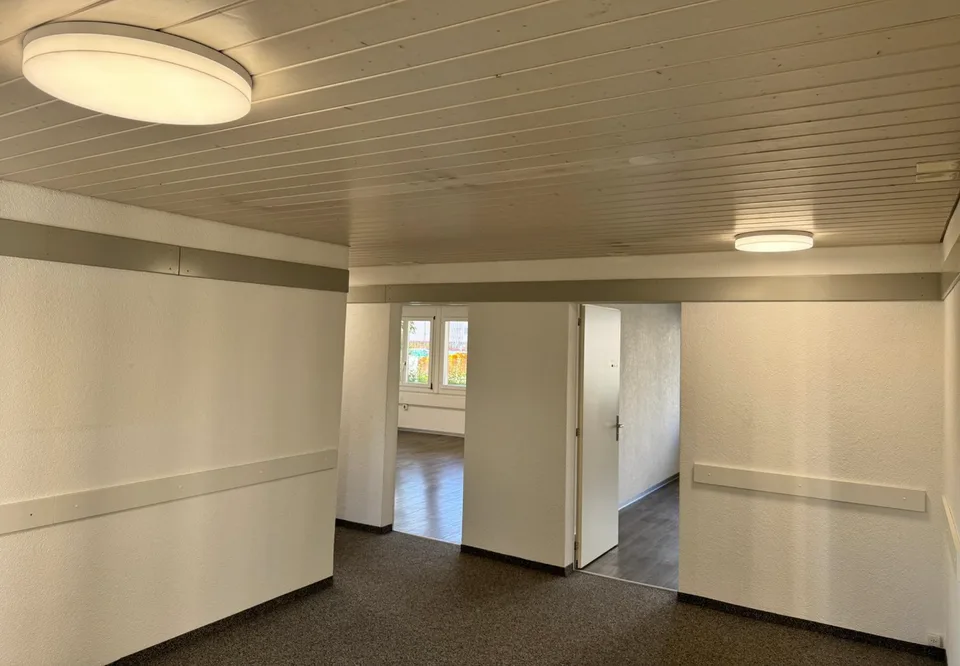 Moderne Büro- oder Praxisräume in Münsingen – zentral, hell und vielseitig nutzbar – Foto 15 von 17