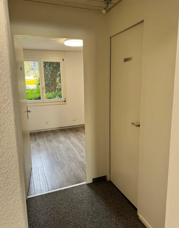 Moderne Büro- oder Praxisräume in Münsingen – zentral, hell und vielseitig nutzbar – Foto 13 von 17