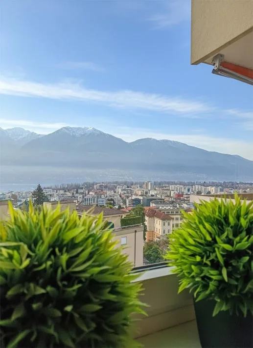 Gioiello con vista fantastica sul lago e sulla montagna, arredato in modo moderno