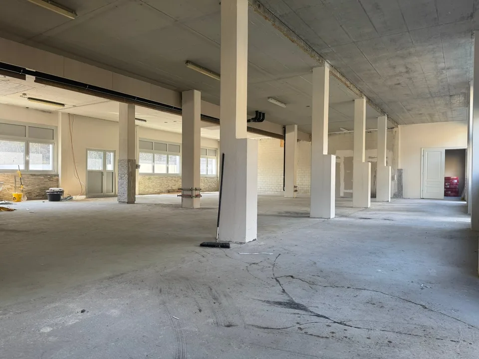 Gewerbehalle im Industrial Look – 267 m² im Erdgeschoss