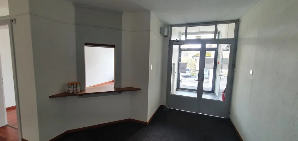 Ampio spazio per uffici (382 m2) nel parco commerciale di Felsenau, Berna