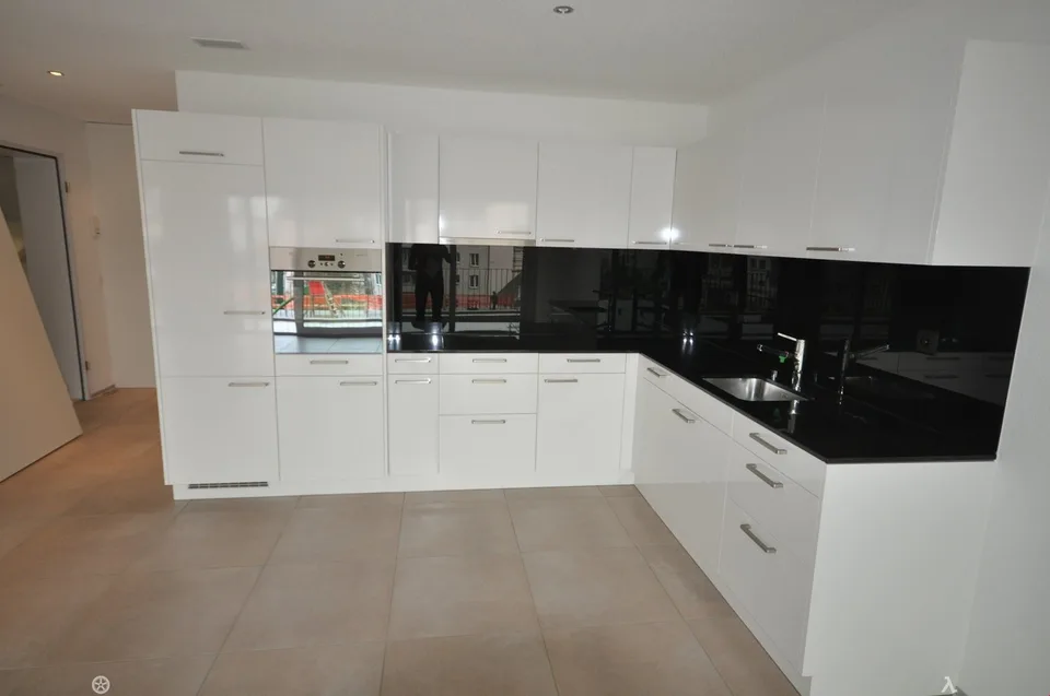 Moderne 3.5 Zimmerwohnung mit Gartensitzplatz