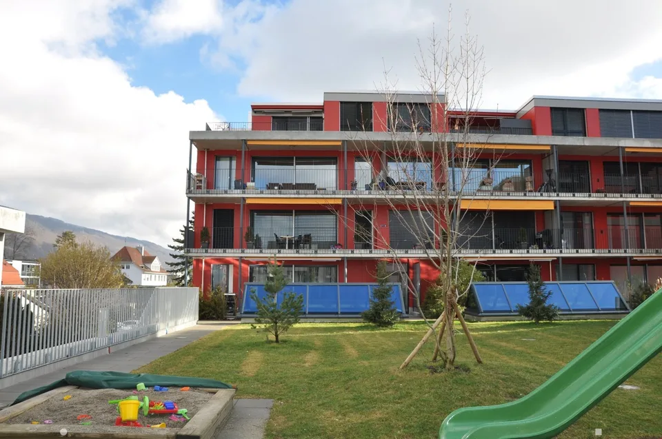 Moderne 3.5 Zimmerwohnung mit Gartensitzplatz