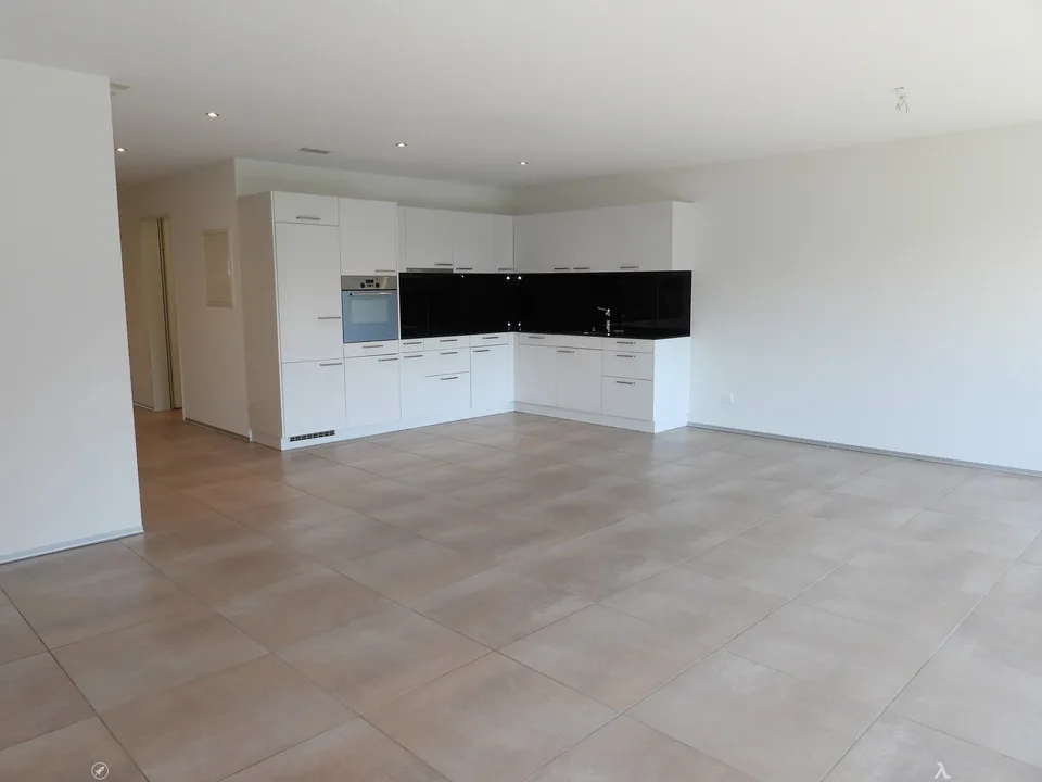 Moderne 3.5 Zimmerwohnung mit Gartensitzplatz