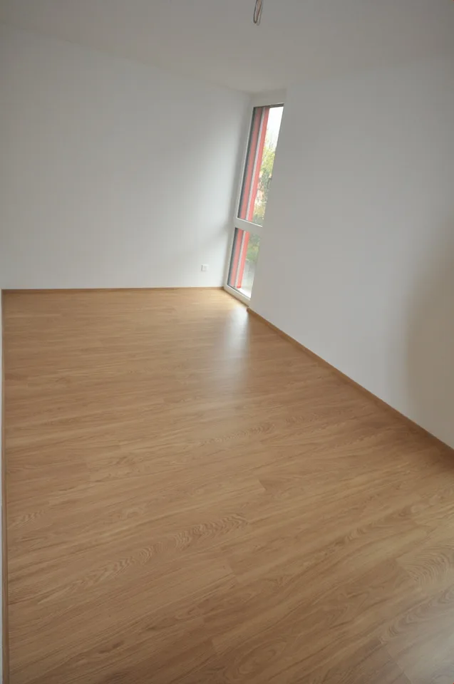 Moderne 3.5 Zimmerwohnung mit Gartensitzplatz – Foto 8 von 9