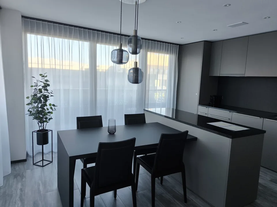 Exklusive, möblierte 2.5-Zimmerwohnung im Three Point Tower