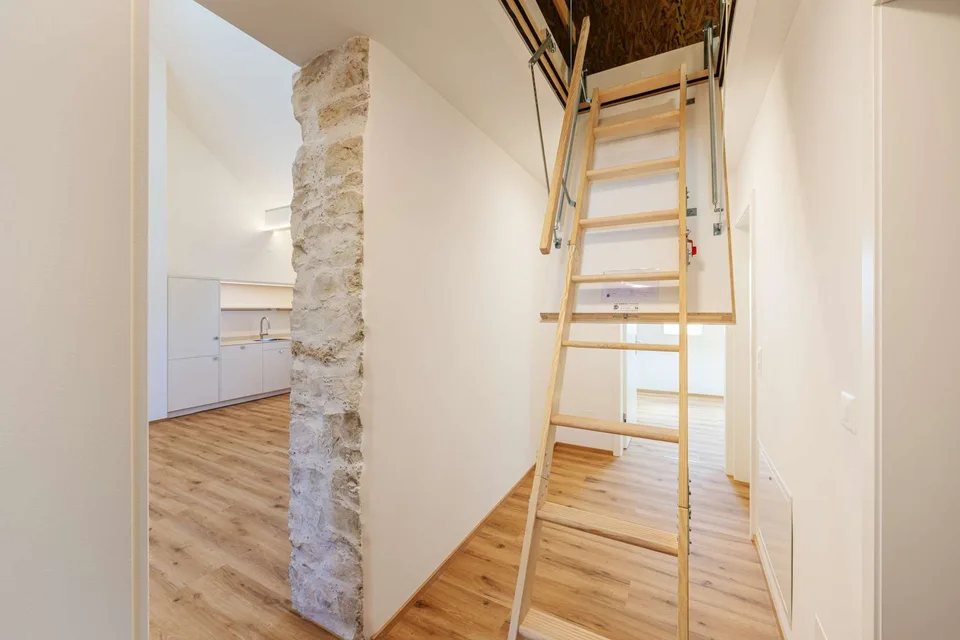 À Zinggen : Le charme de l'ancien bâtiment rencontre la qualité de vie moderne.