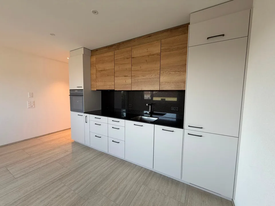 Appartamento 2.5 locali moderno in zona tranquilla a Bettwiesen - Disponibile immediatamente!