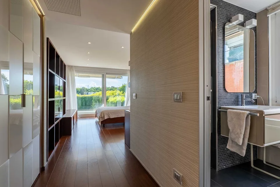 Luxuriöse Wohnung, die das gesamte Gebäude einnimmt – Foto 10 von 22