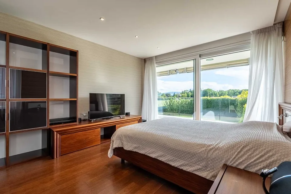 Luxuriöse Wohnung, die das gesamte Gebäude einnimmt – Foto 12 von 22