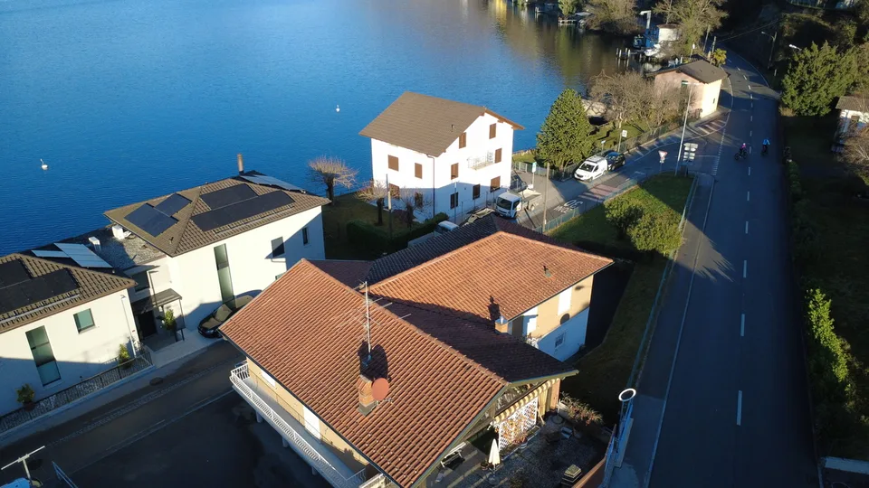 Haus mit 4,5 Zimmern, großem Garage und Parkplätzen