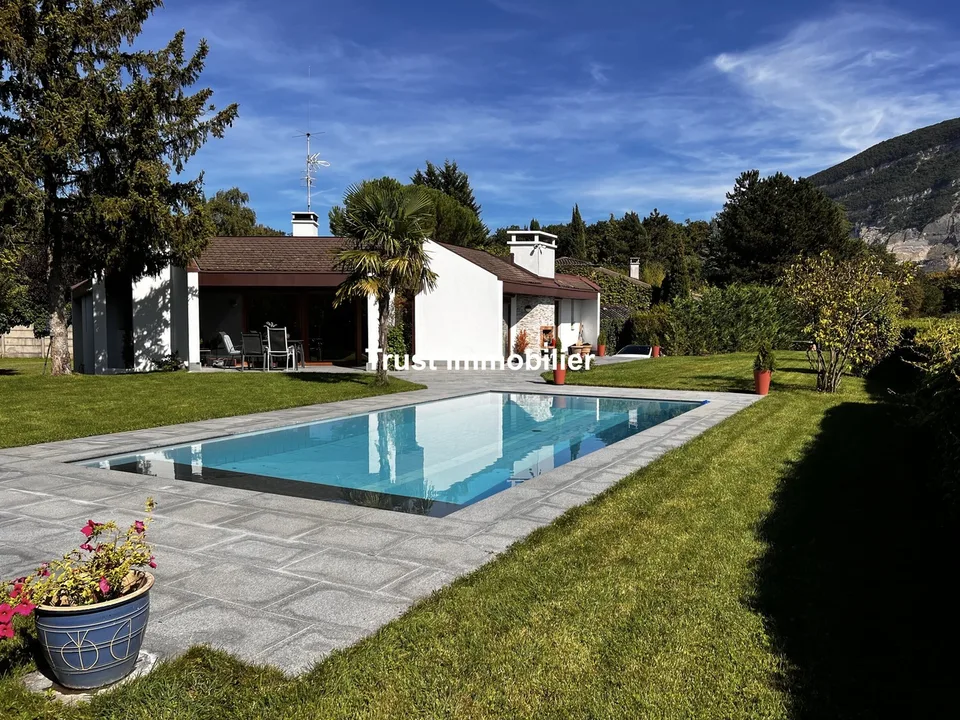 VESSY: VILLA D'ARCHITETTO RISTRUTTURATA CON VISTA SALEVE