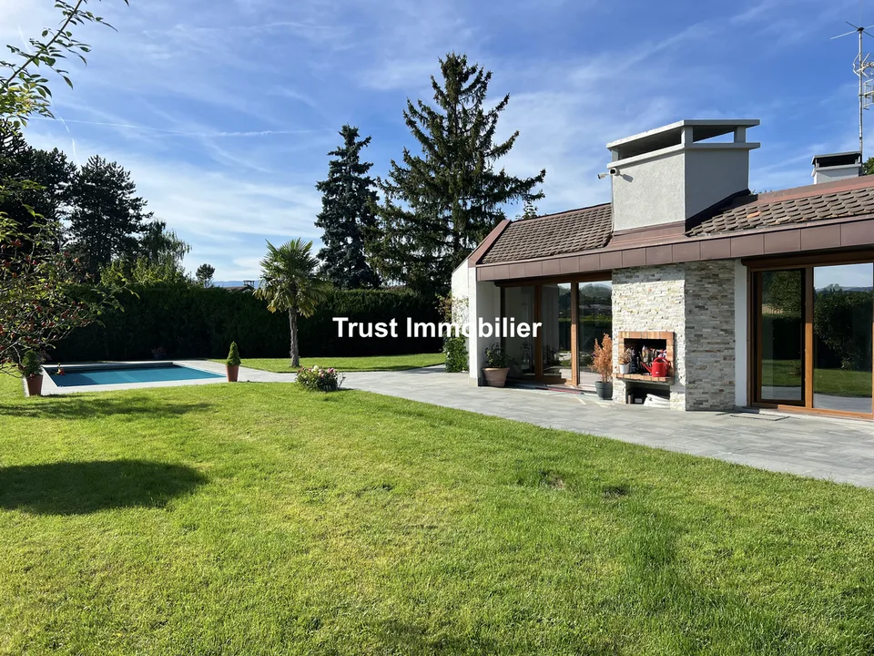 VESSY: VILLA D'ARCHITETTO RISTRUTTURATA CON VISTA SALEVE