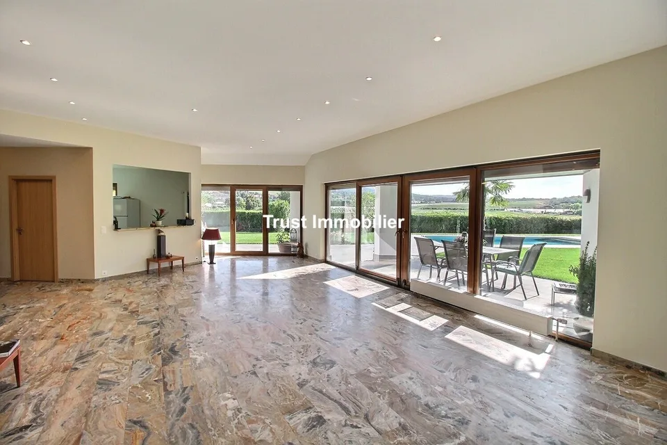 VESSY: VILLA D'ARCHITETTO RISTRUTTURATA CON VISTA SALEVE