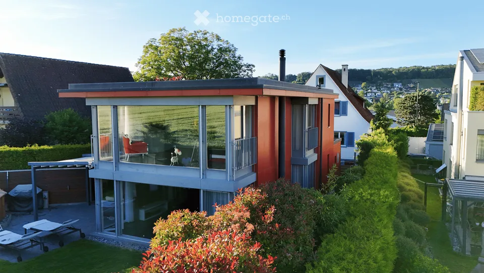 Freistehendes 3½-Zimmer-Haus mit spektakulärem Weitblick ins Grüne