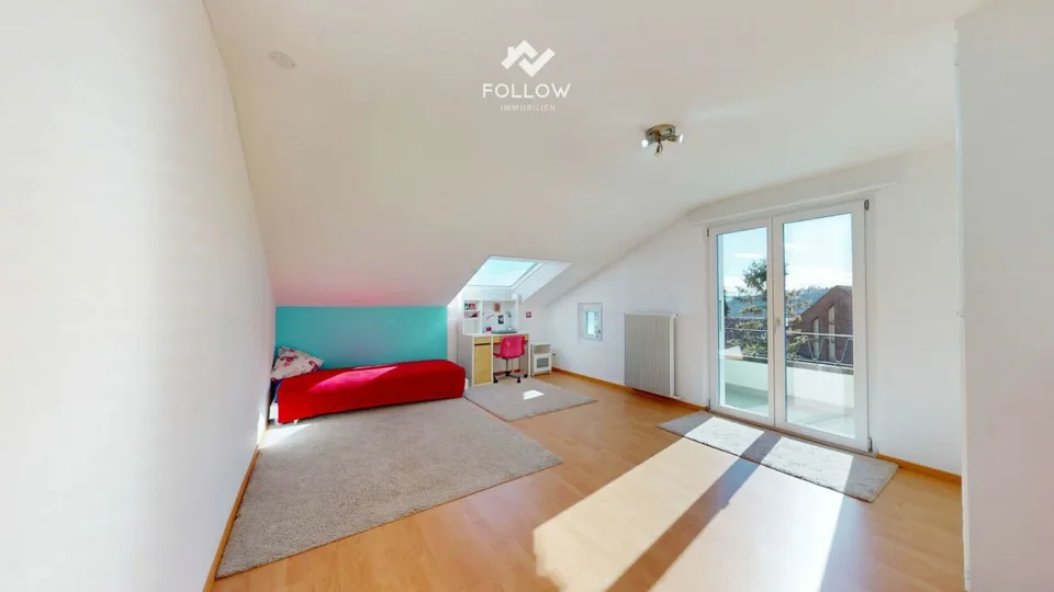 Vivere con una vista panoramica, casa a due famiglie in una posizione ideale in collina