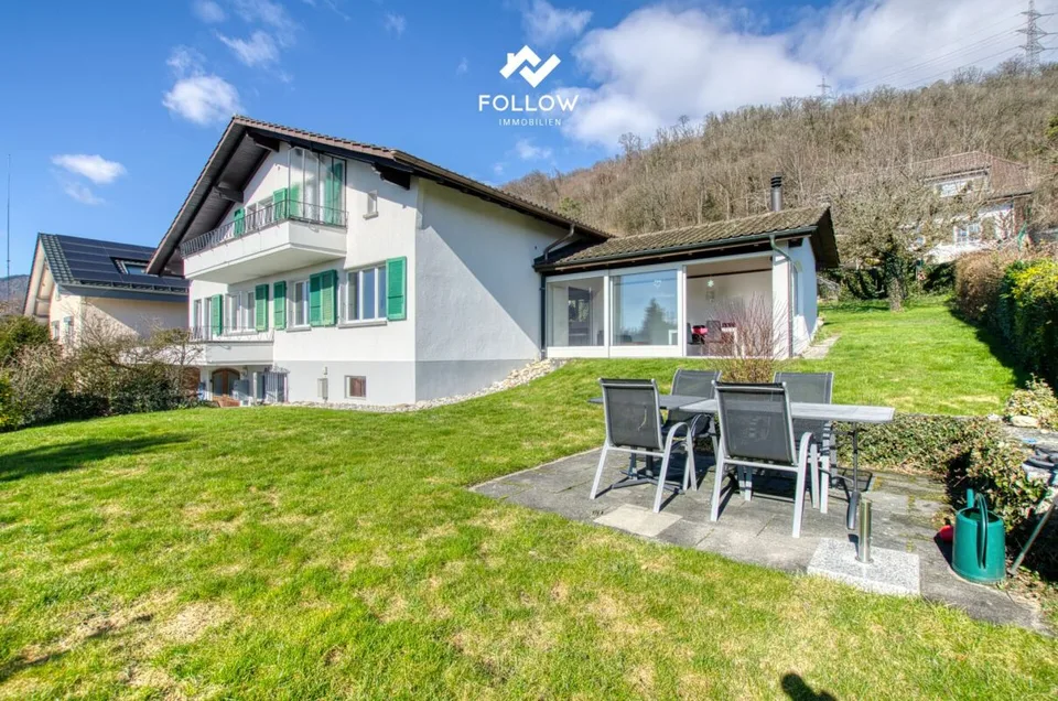 Vivere con una vista panoramica, casa a due famiglie in una posizione ideale in collina