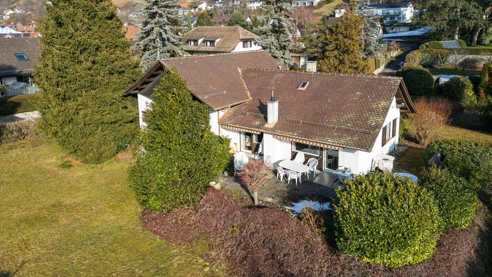 Casa di 5.5 locali con terreno e diritto di costruire a Saint-Légier