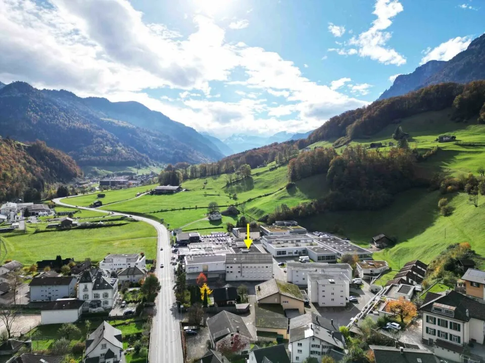 Industrie- und Gewerbegebäude West in Mitlödi GL