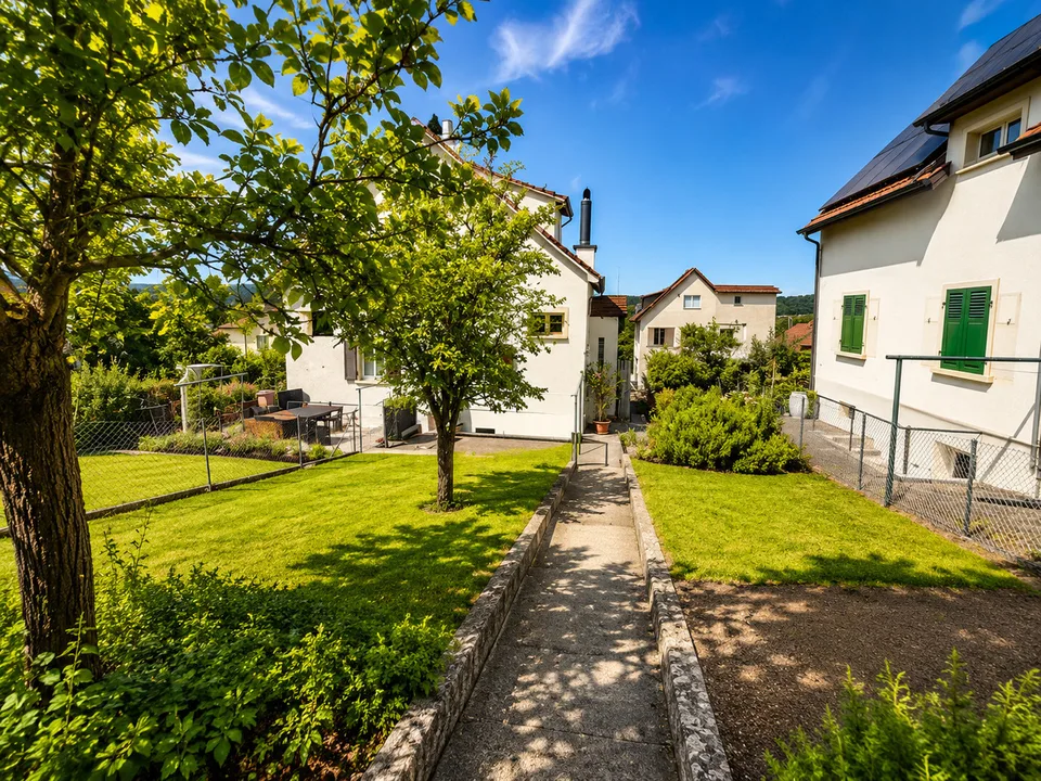 Doppeleinfamilienhaus mit Garten und Garage