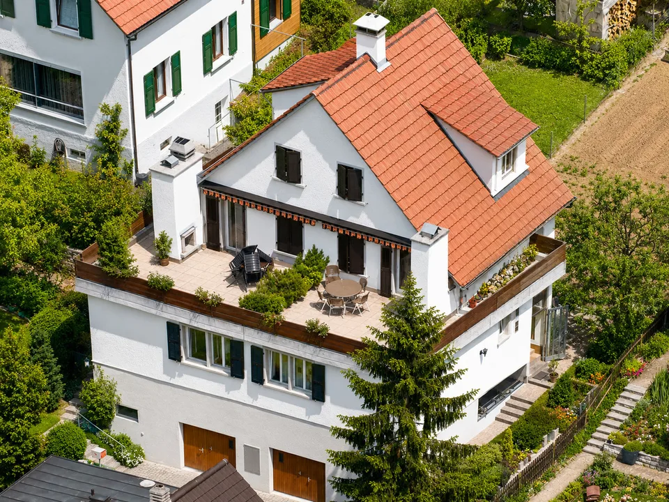 Doppeleinfamilienhaus mit Garten und Garage