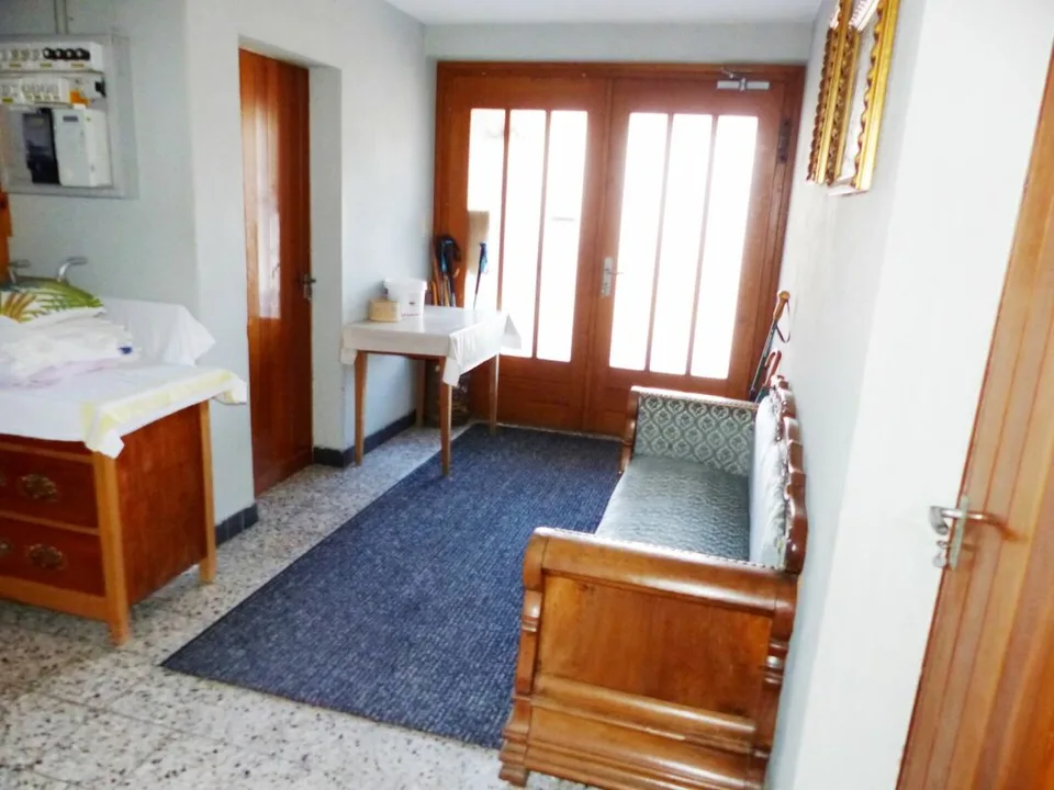 Grosses 9 Zi.- Einfamilienhaus mit viel Potenzial an traumhafter Lage
