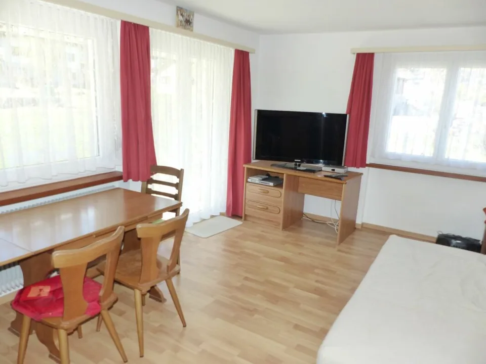 Ampia casa unifamiliare di 9 locali con grande potenziale in una posizione da sogno – foto 12 di 16