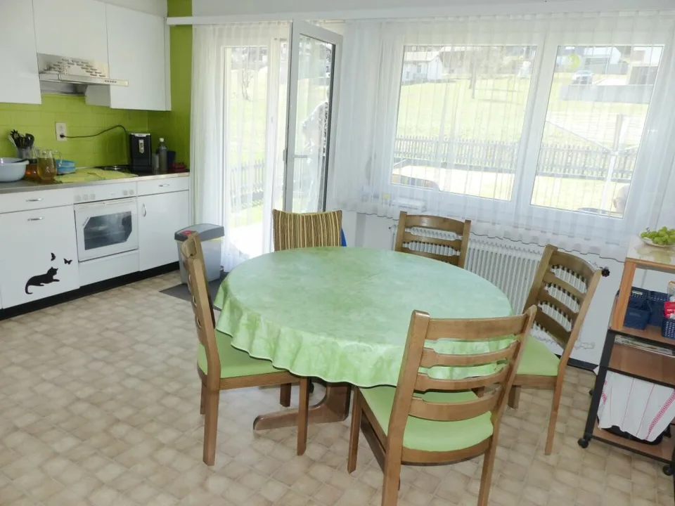 Grosses 9 Zi.- Einfamilienhaus mit viel Potenzial an traumhafter Lage