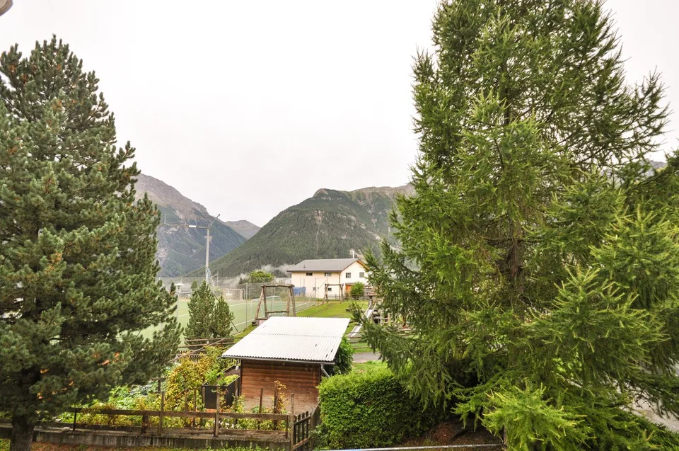 Incantevole appartamento di 4.5 locali con garage a Scuol