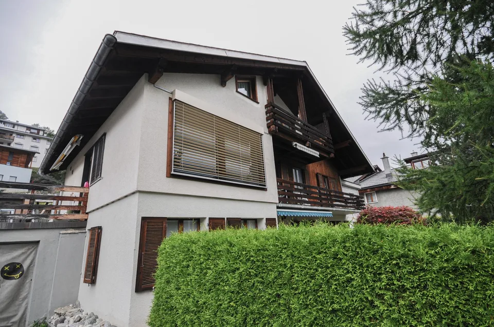 Charmante 4.5-Zimmer-Wohnung mit Garage in Scuol