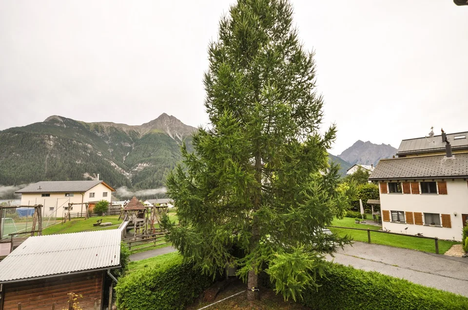 Incantevole appartamento di 4.5 locali con garage a Scuol