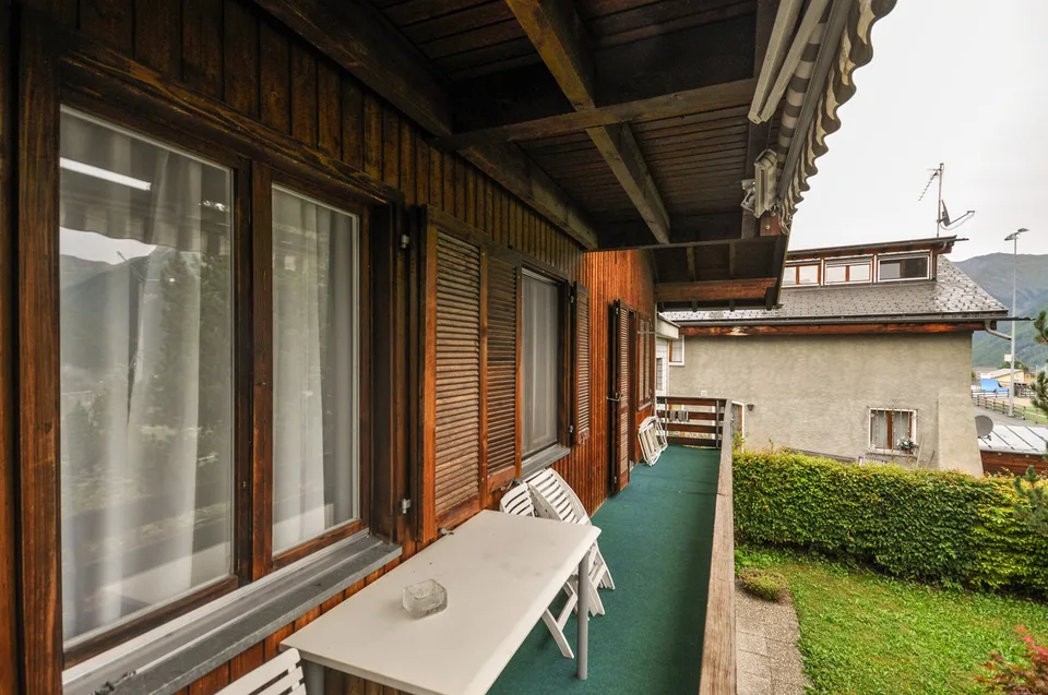 Incantevole appartamento di 4.5 locali con garage a Scuol