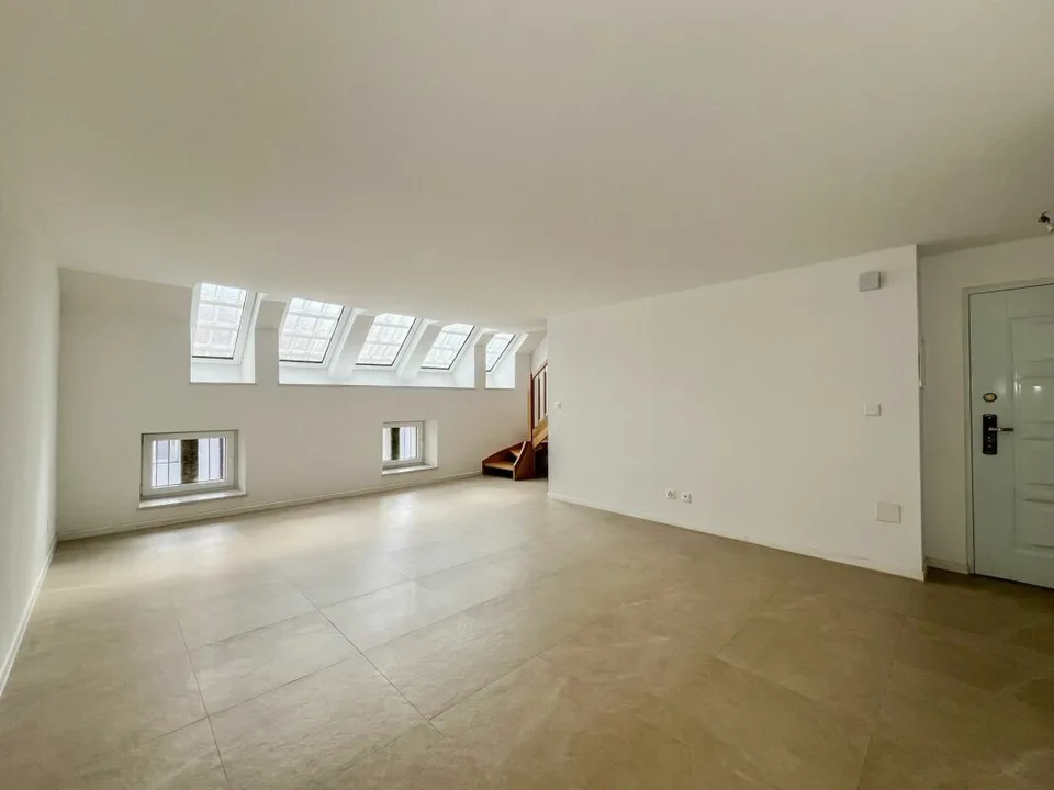 Delizioso duplex di 4 locali completamente ristrutturato per rendita